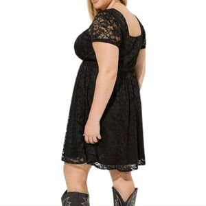 Torrid 1 NWT lace sweetheart  Black Dress